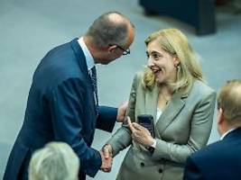 Personalkarussell in der Union: Warken soll Kanzleramtschefin werden - Linnemann neuer Gesundheitsminister